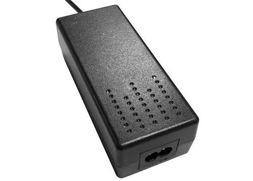 Akcesoria do opraw oświetleniowych 15V 3A 5m Nawigacja GPS 45W Stałe napięcie
